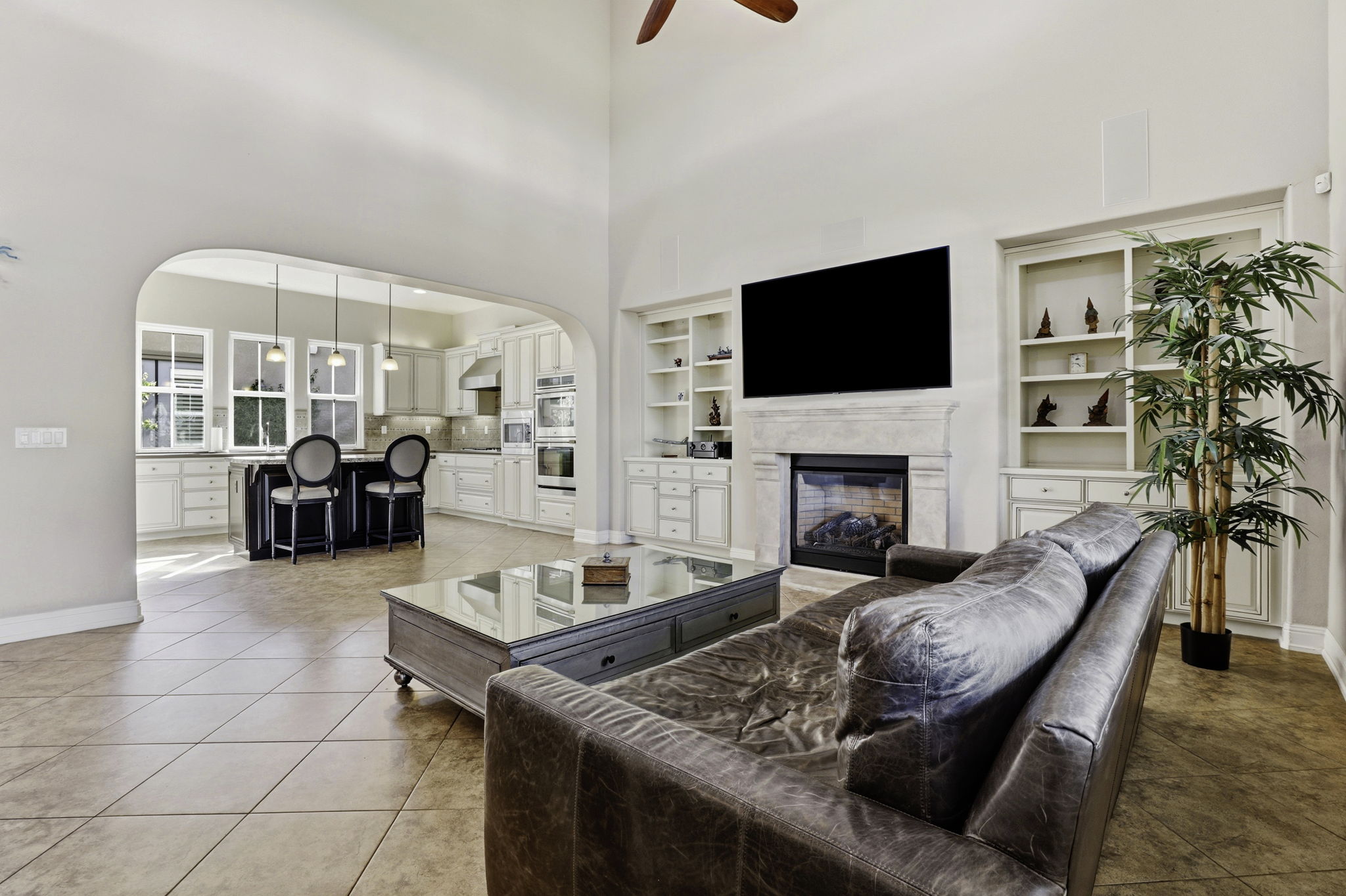 10-009_F8_15120 La Alameda Dr