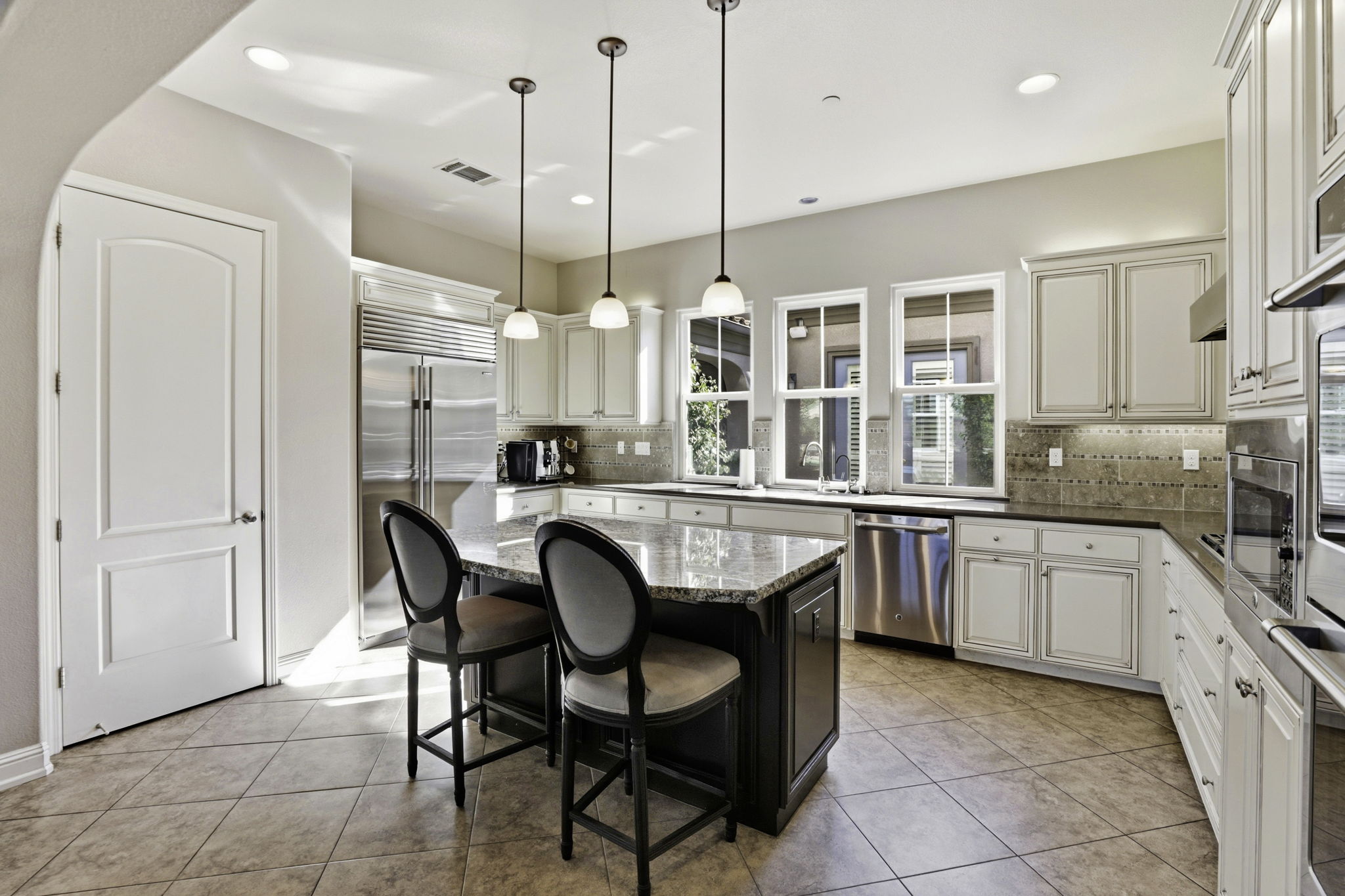 13-012_F8_15120 La Alameda Dr