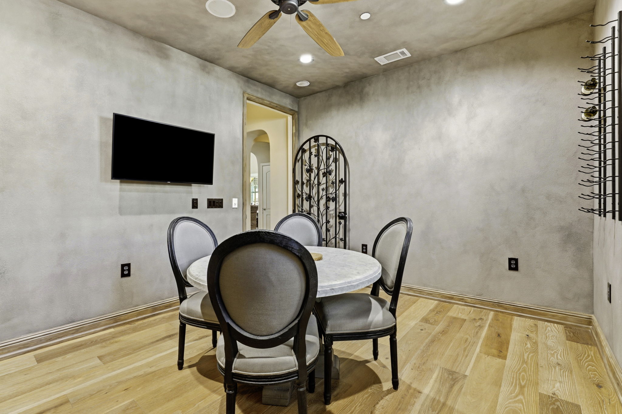 20-019_F8_15120 La Alameda Dr