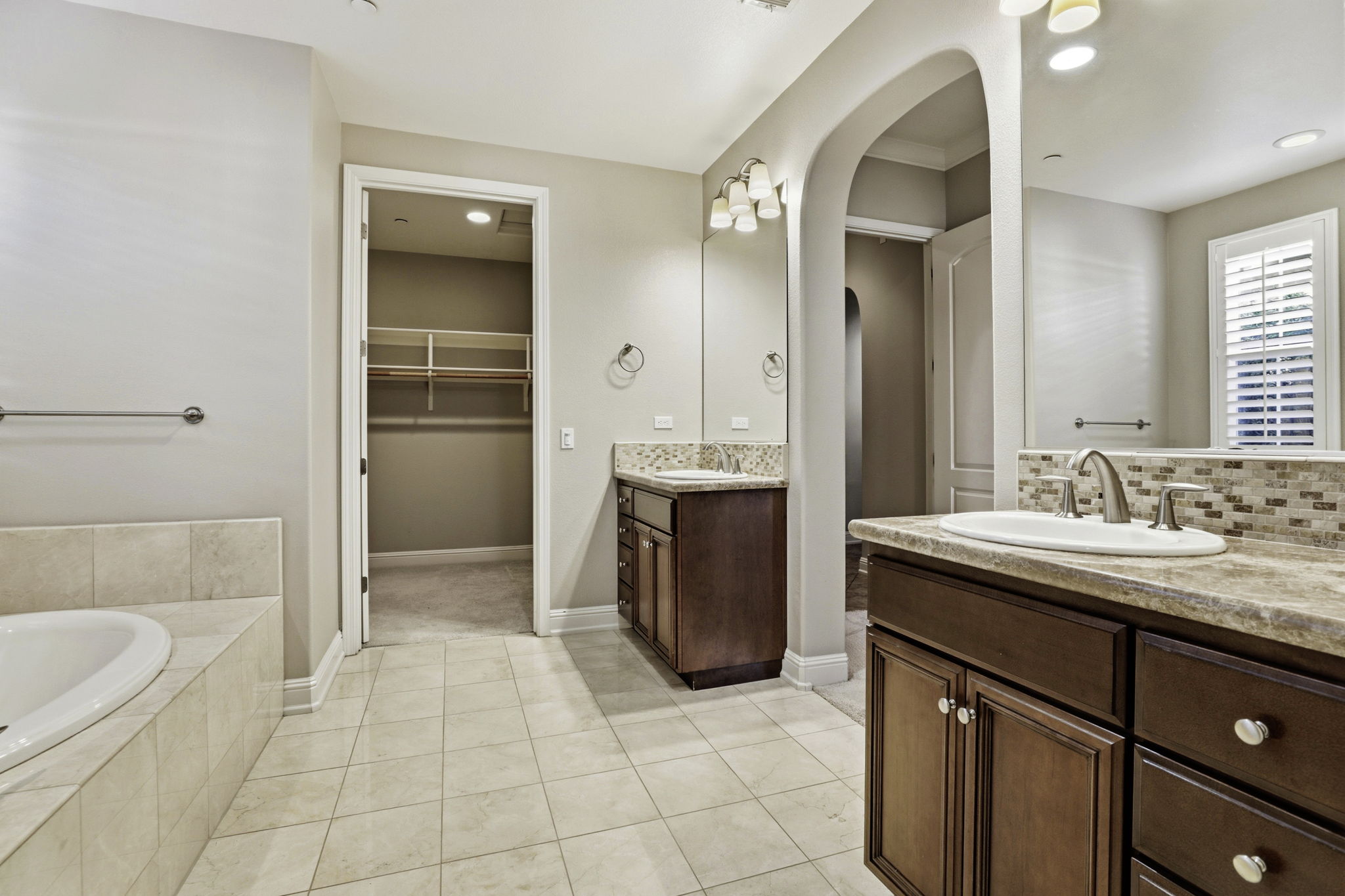 43-042_F8_15120 La Alameda Dr