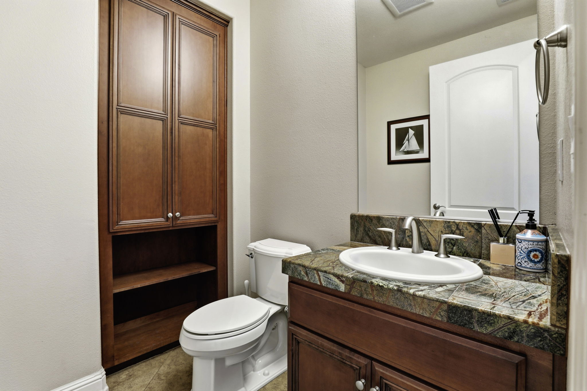 45-044_F8_15120 La Alameda Dr