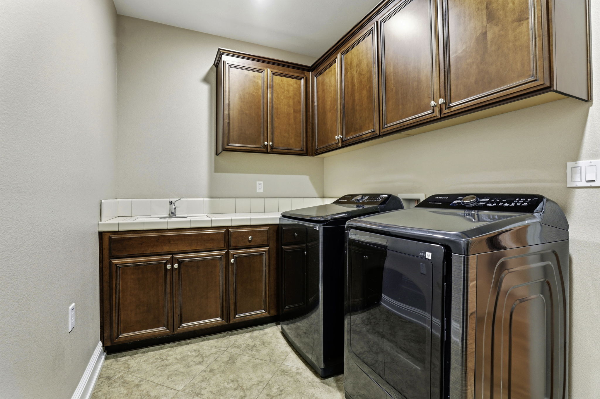 50-049_F8_15120 La Alameda Dr