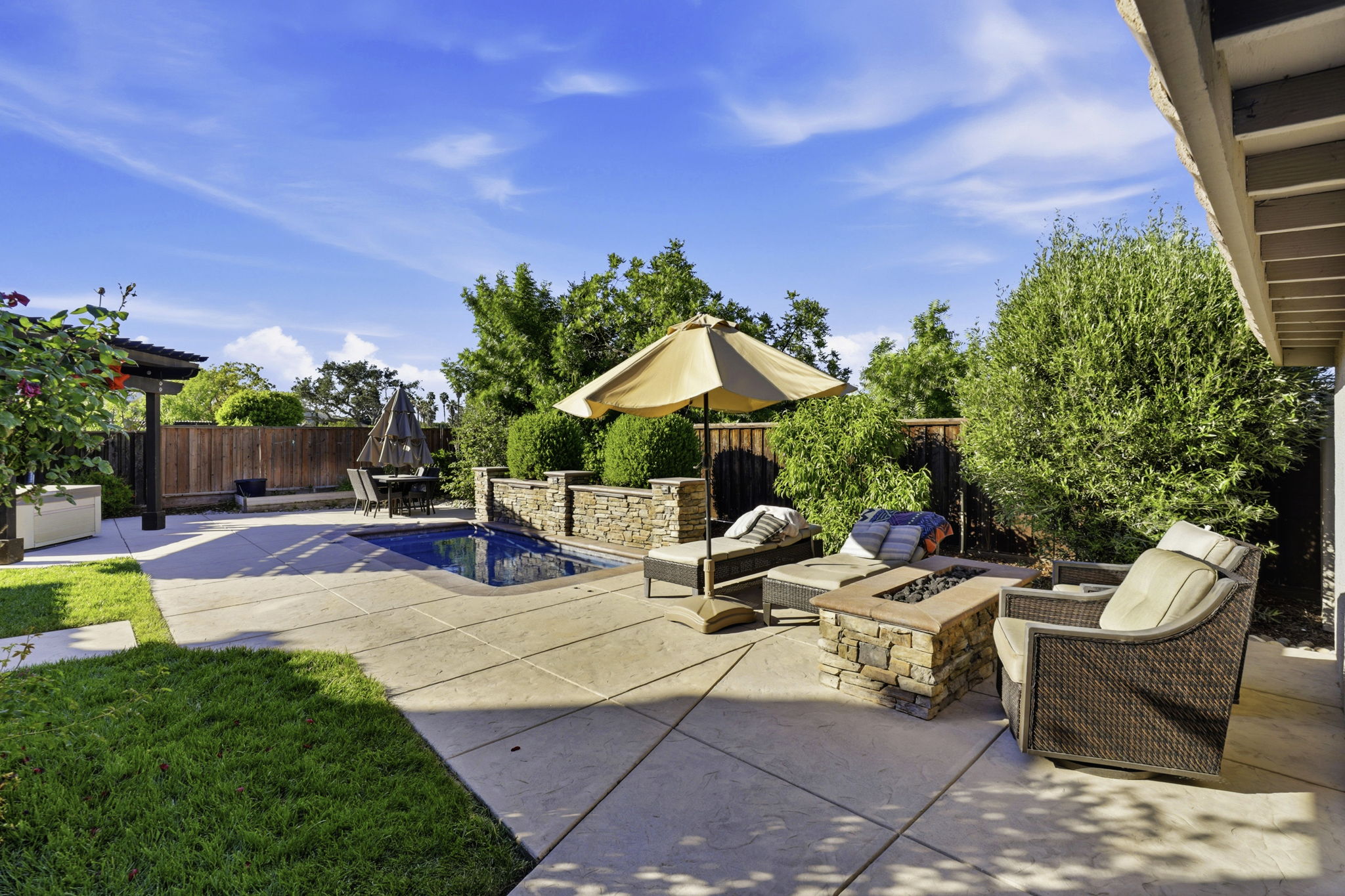 53-052_F8_15120 La Alameda Dr